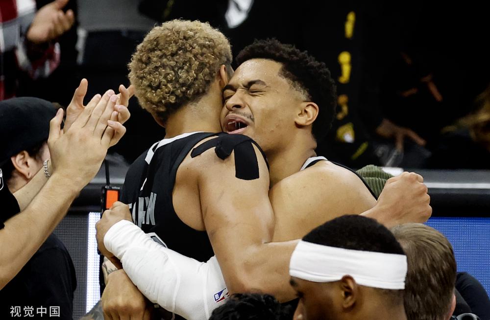 确保他完全 确保他完全